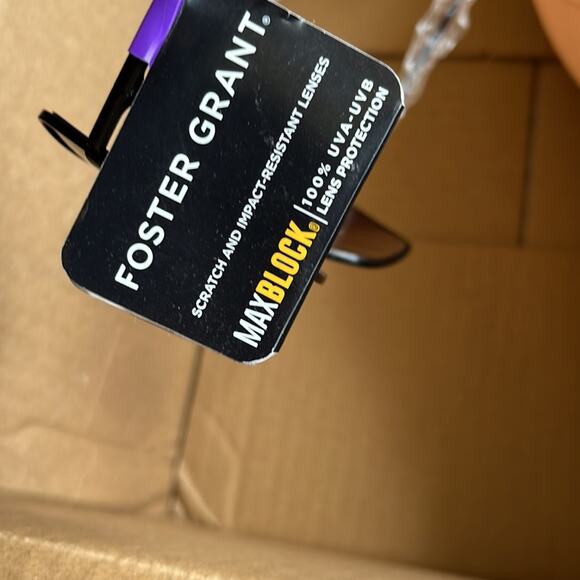 Foster Grant MaxBlock Teagan Sunglasses Black - Picture 8 of 8